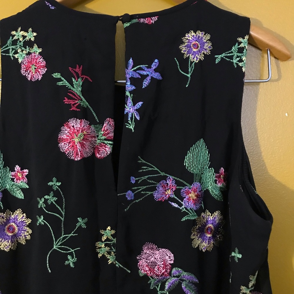 CALVIN KLIEN EMBROIDERED FLORALS SHIFT DRESS